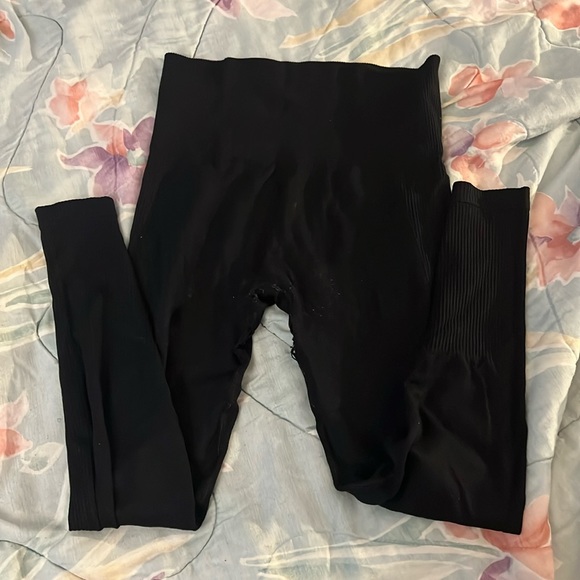 Gymshark Lounge Leggings - Picture 3 of 3